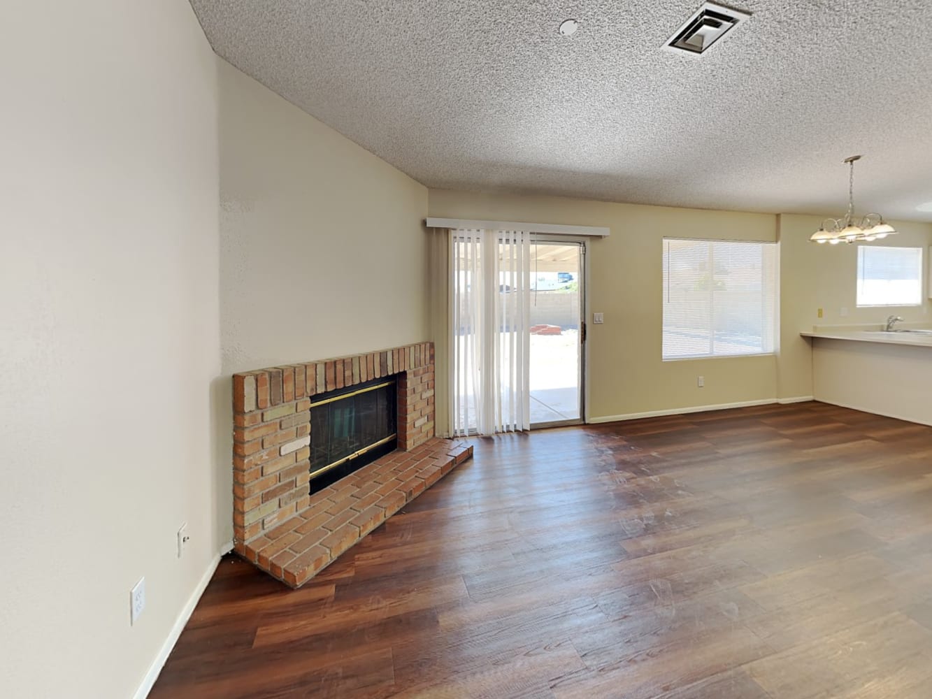 11102 N 79th Ave photo 5
