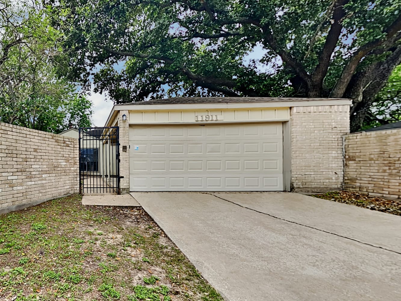 11911 N Youngwood Ln photo 2