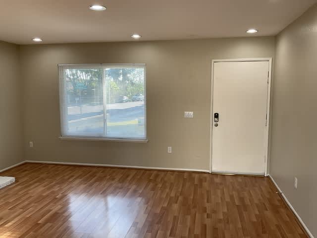 2313 S Pleasant Ave photo 3