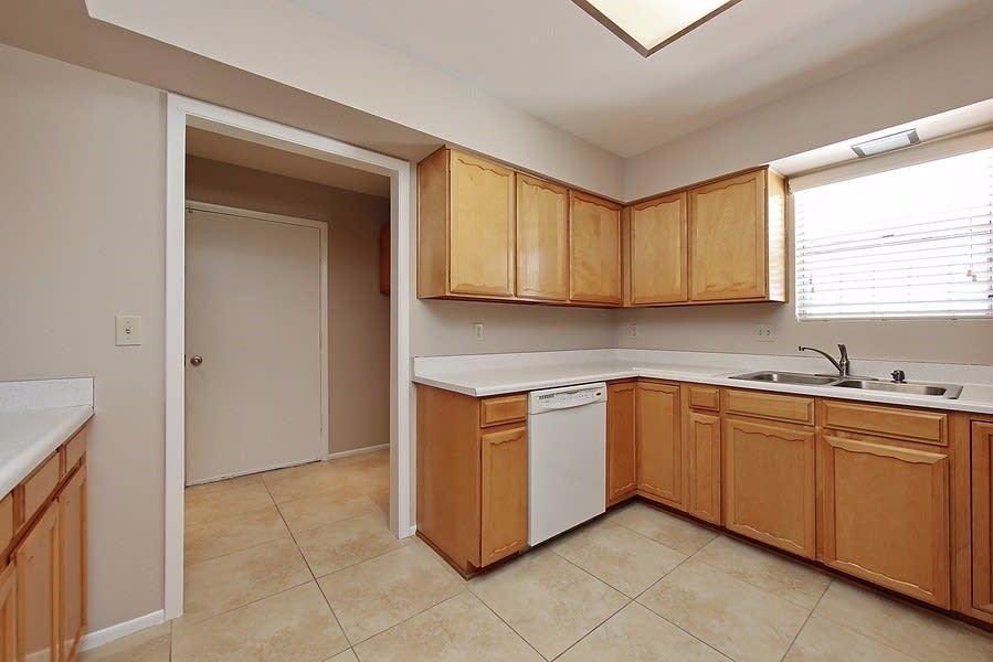 3029 S Country Club Way photo 3
