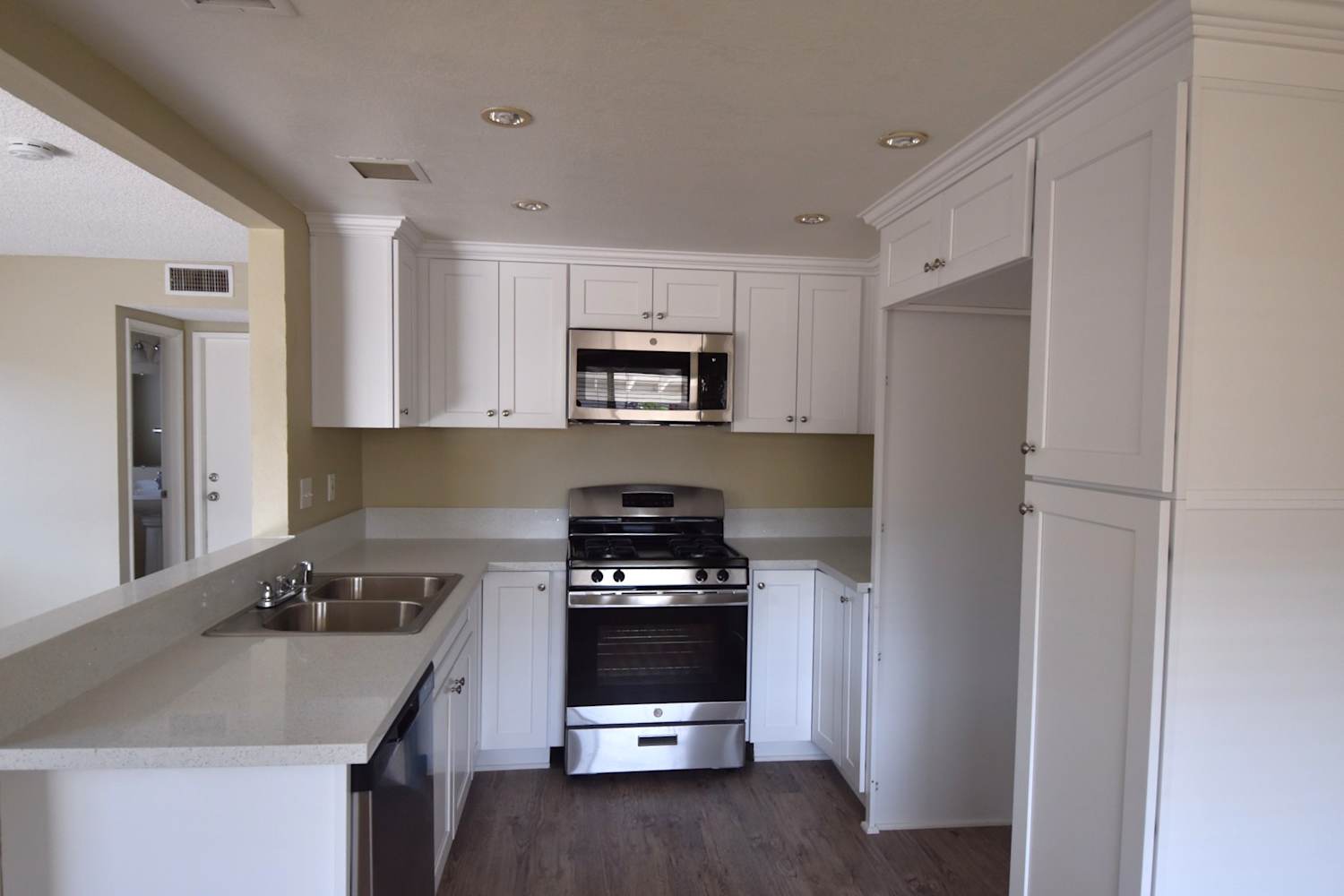 8765 Grace St photo 5