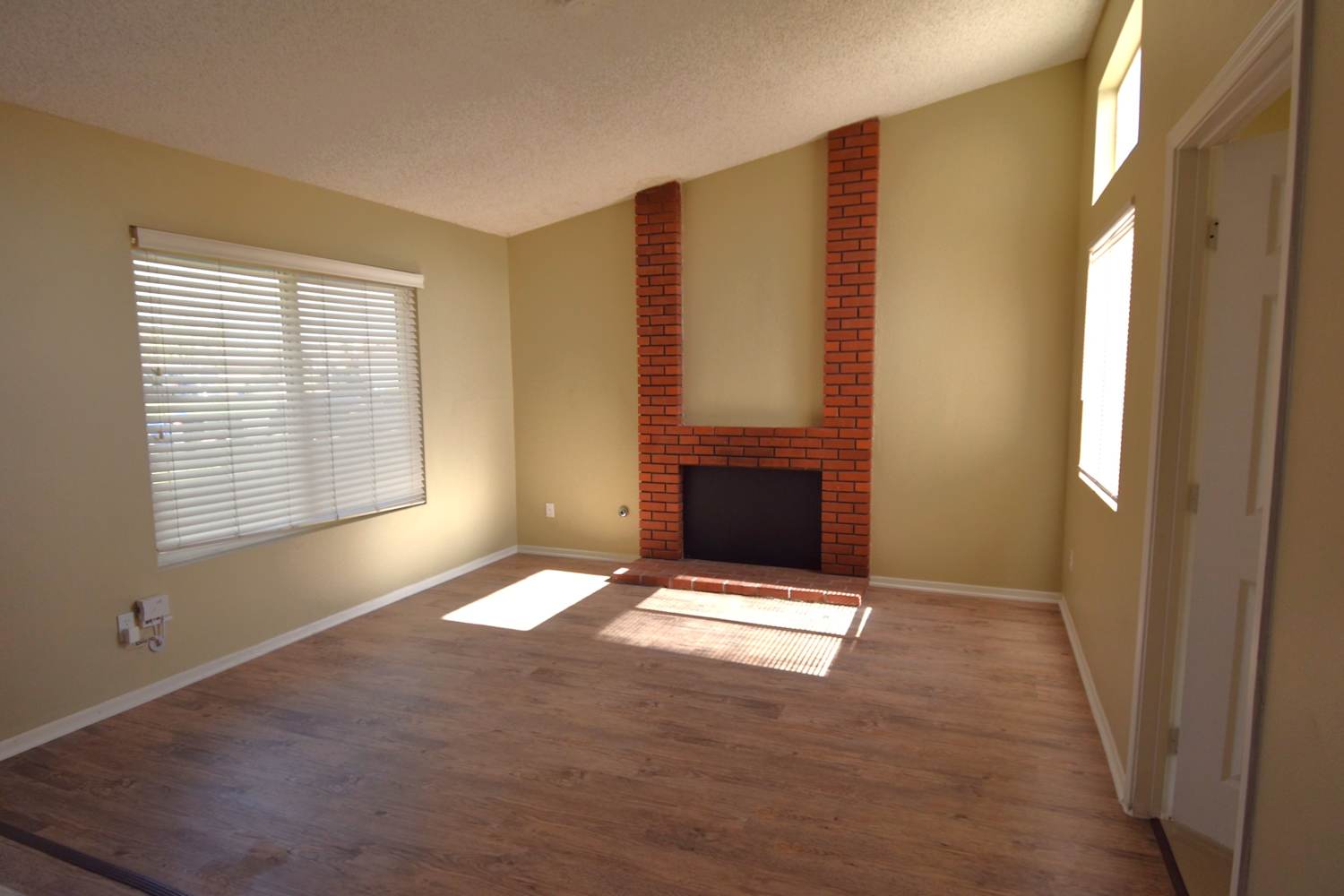 8765 Grace St photo 4