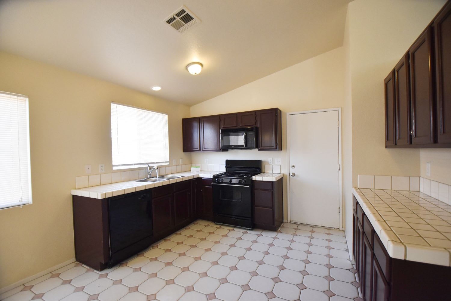 44251 Tahoe Way photo 5