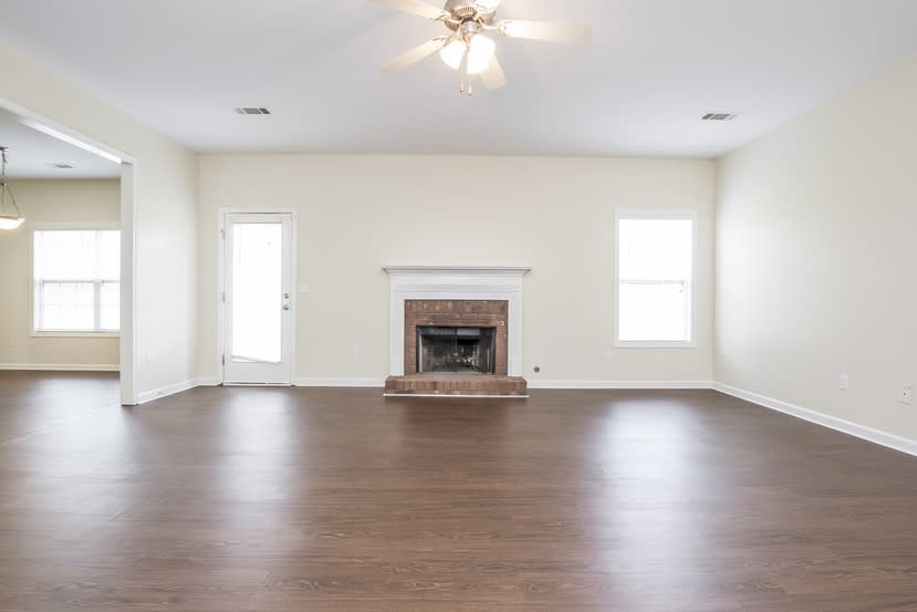 372 Kyles Cir photo 5