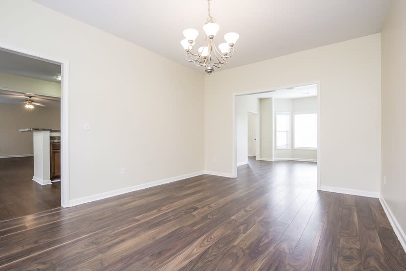 372 Kyles Cir photo 2