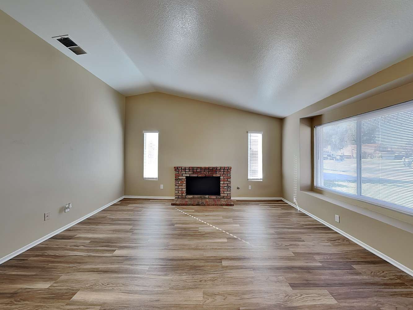 1474 Marymount St photo 4