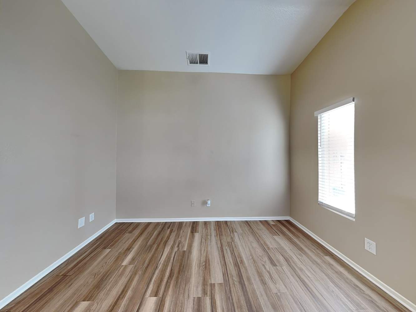 1474 Marymount St photo 5