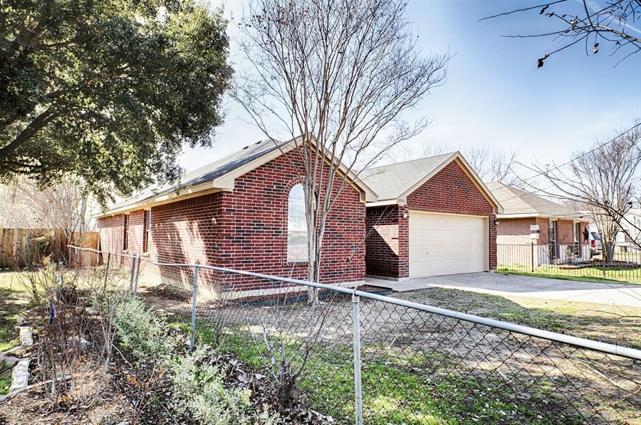 13916 Garden Grove Dr photo 2