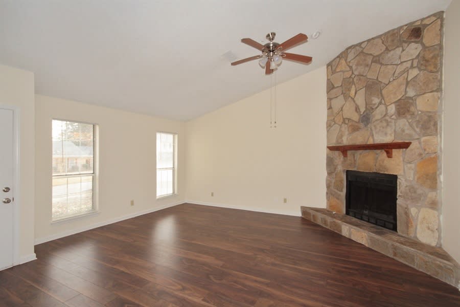 3041 Park Creek Ct photo 2