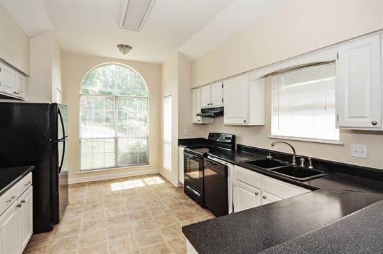 810 Cauthen Ct NE photo 2