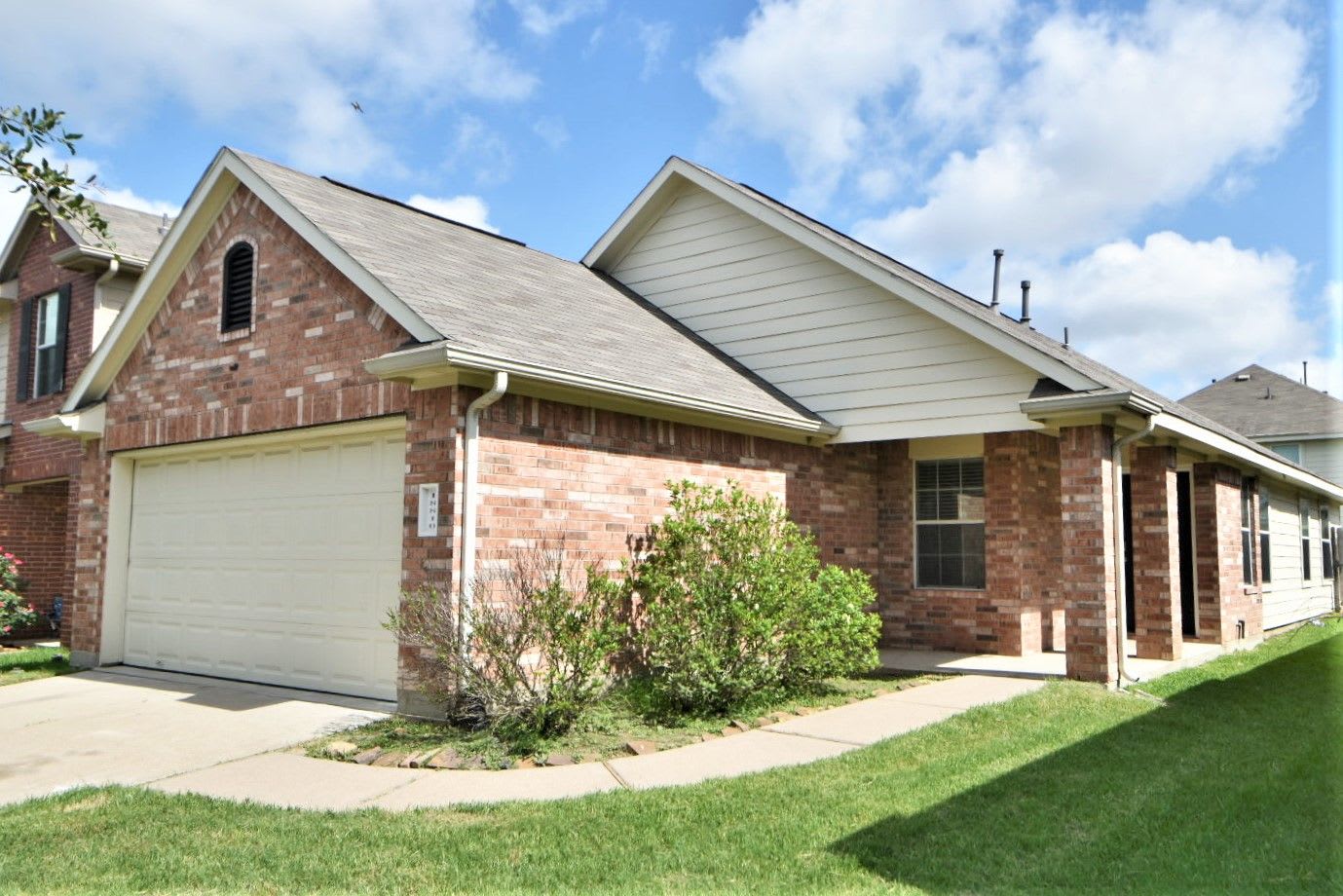 18810 N Lyford Dr photo 2