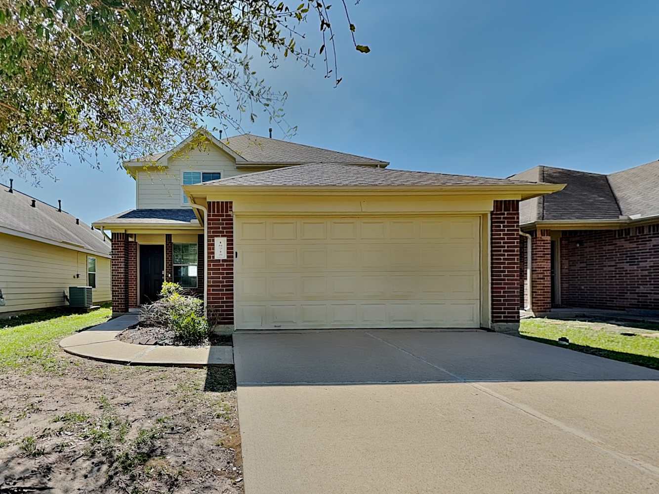18715 Dennington Dr photo 2