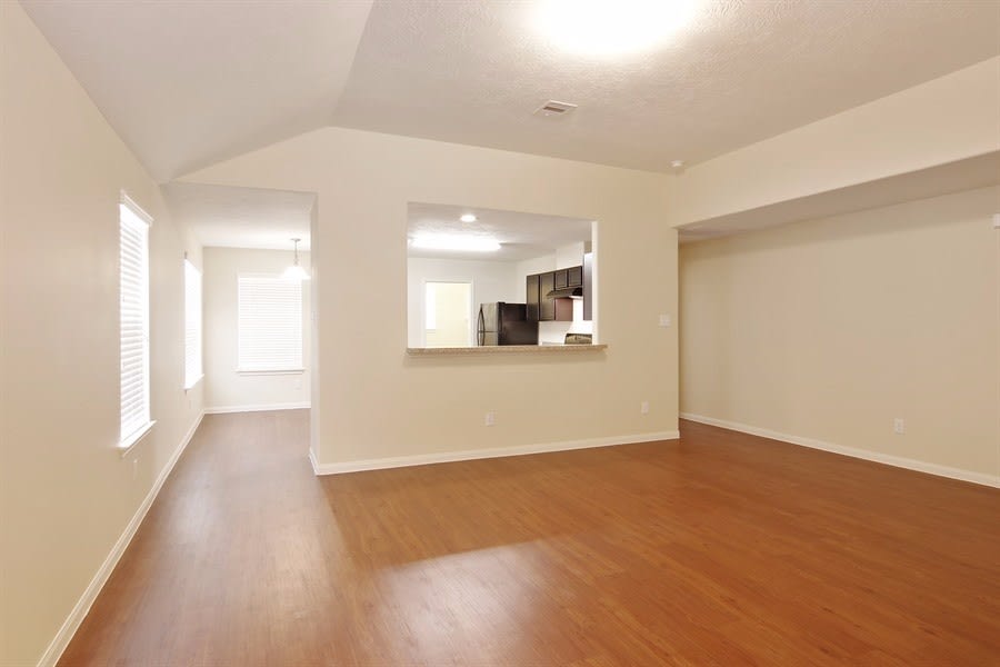 2011 Fairwood Knoll Ln photo 3