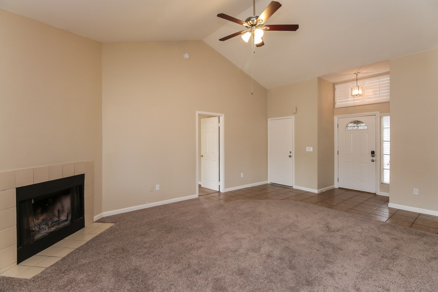 715 N Judd Ave photo 2