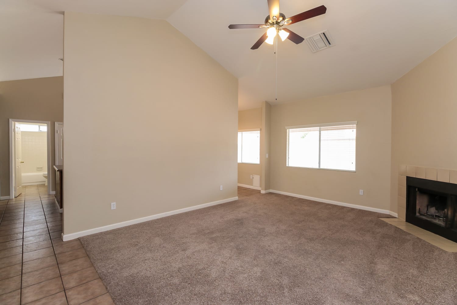 715 N Judd Ave photo 4