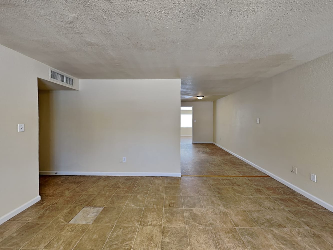 1501 W Joan de Arc Ave photo 4