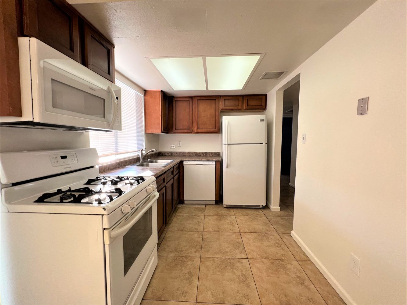 1627 W Libby St photo 3