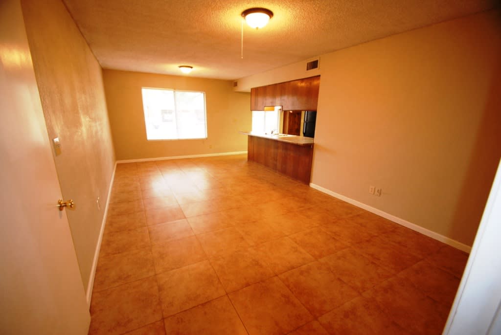 1531 E Hilton Ave photo 3