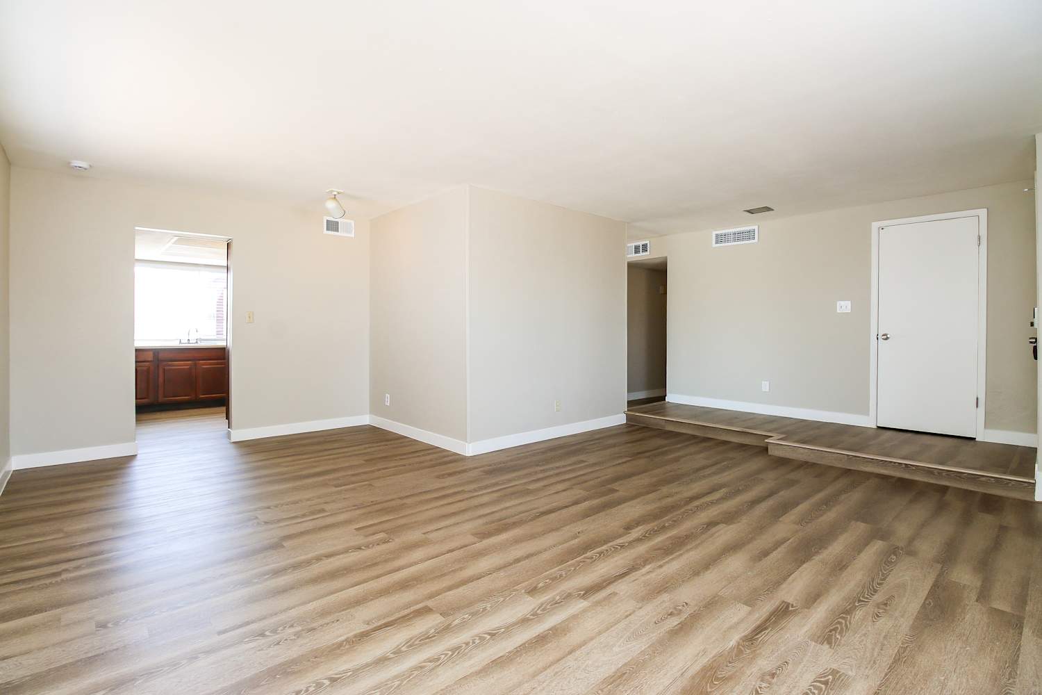 6627 S 44th St Phoenix, AZ 85042 photo 3