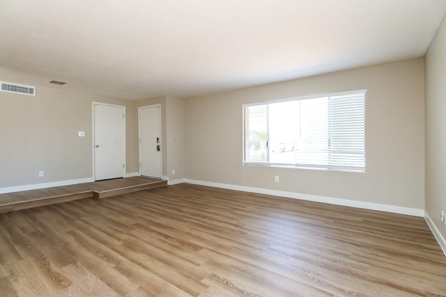 6627 S 44th St Phoenix, AZ 85042 photo 5