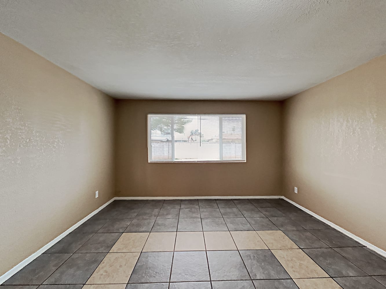 3556 W Seldon Ln photo 4