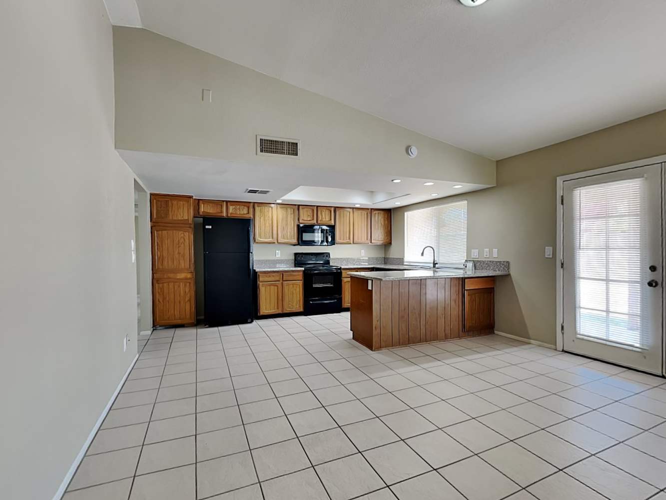 5634 W Altadena Ave photo 5