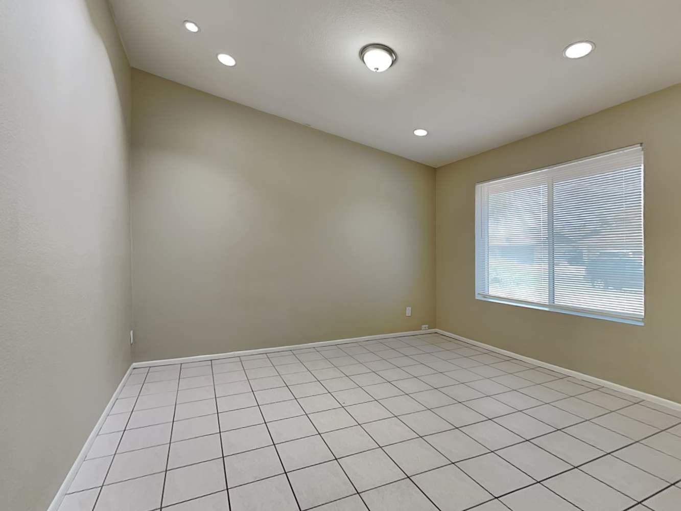 5634 W Altadena Ave photo 4