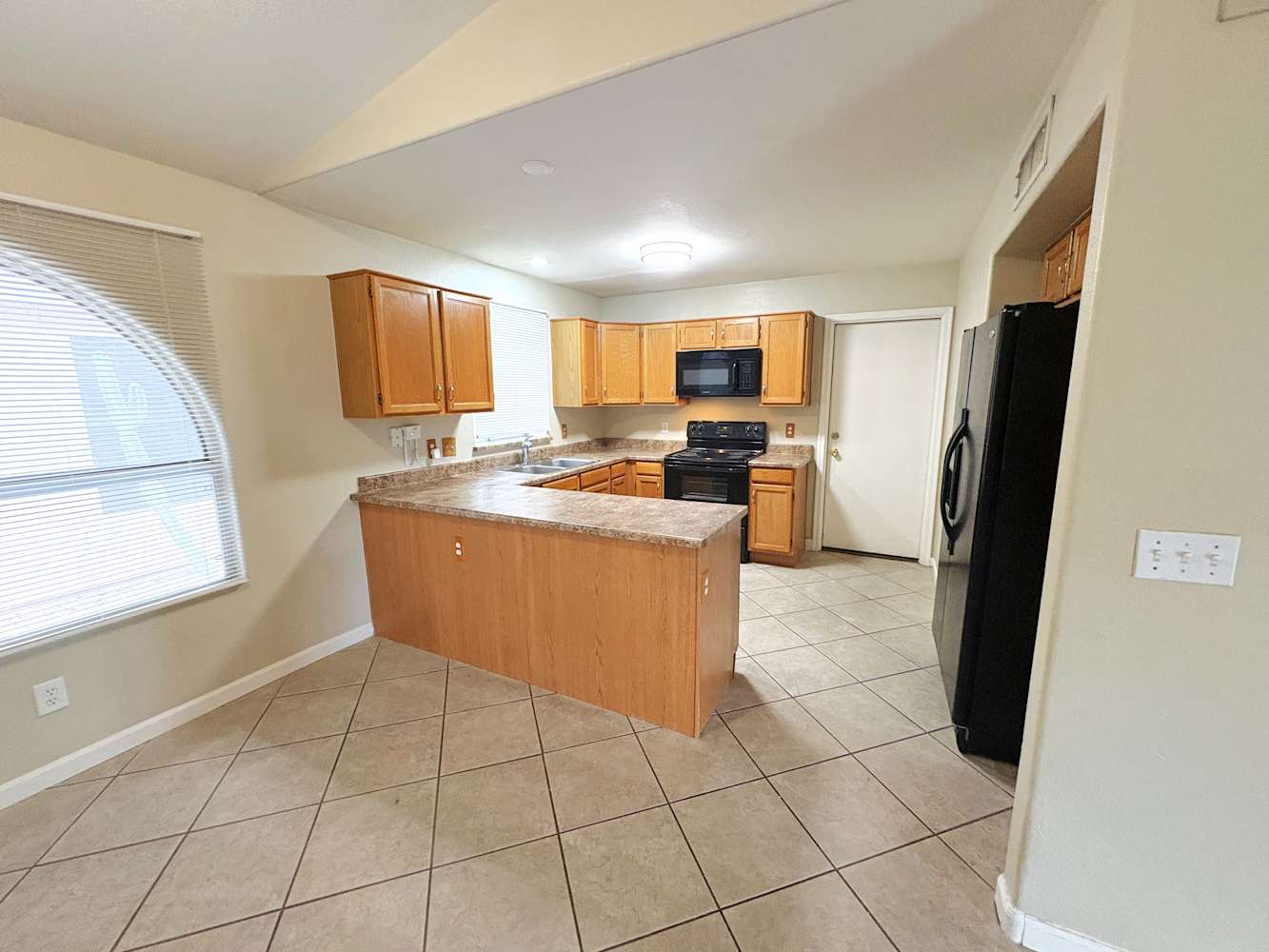 7923 W Laurel Ln Peoria, AZ 85345 photo 4