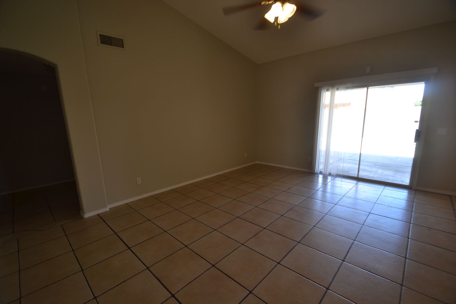 8554 W Holly St photo 3