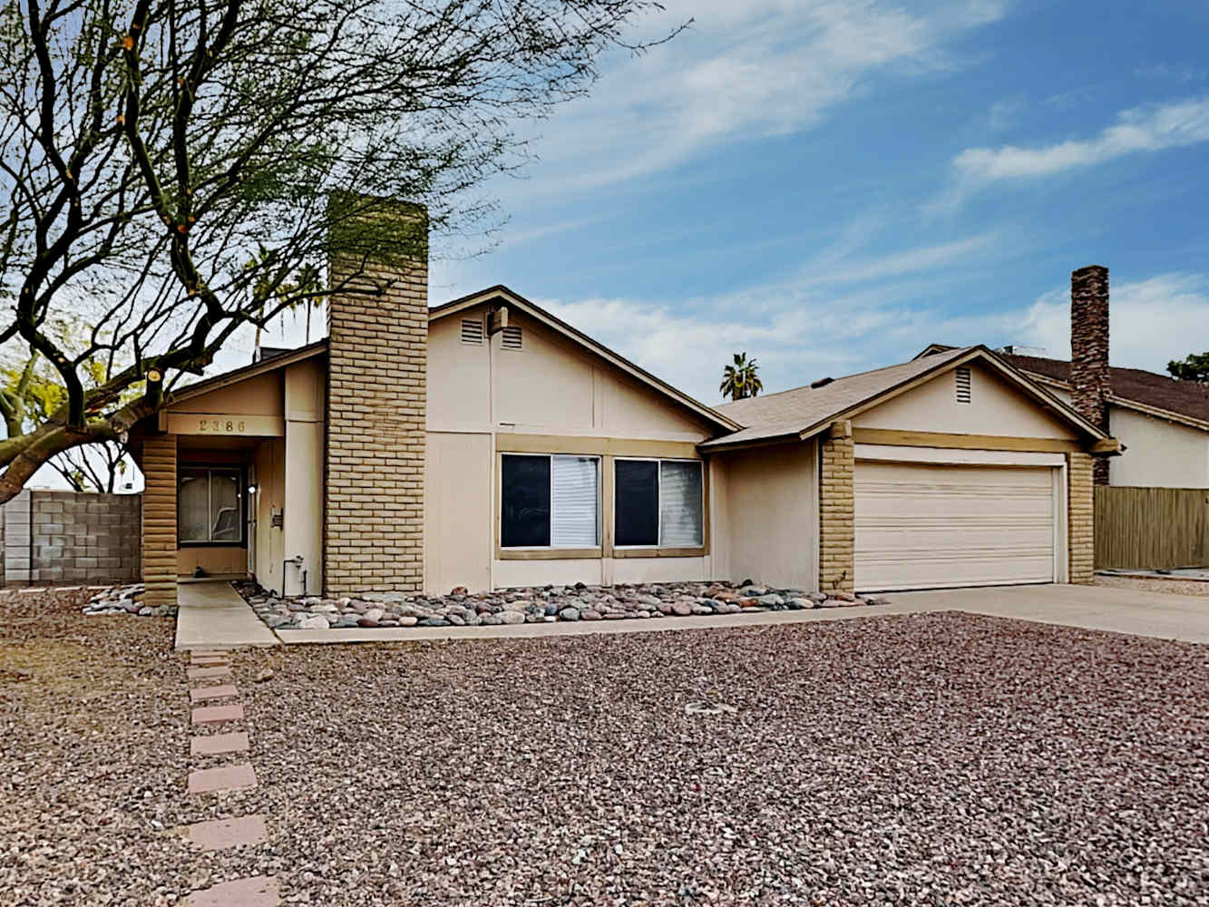 2386 W Betty Elyse Ln photo 2