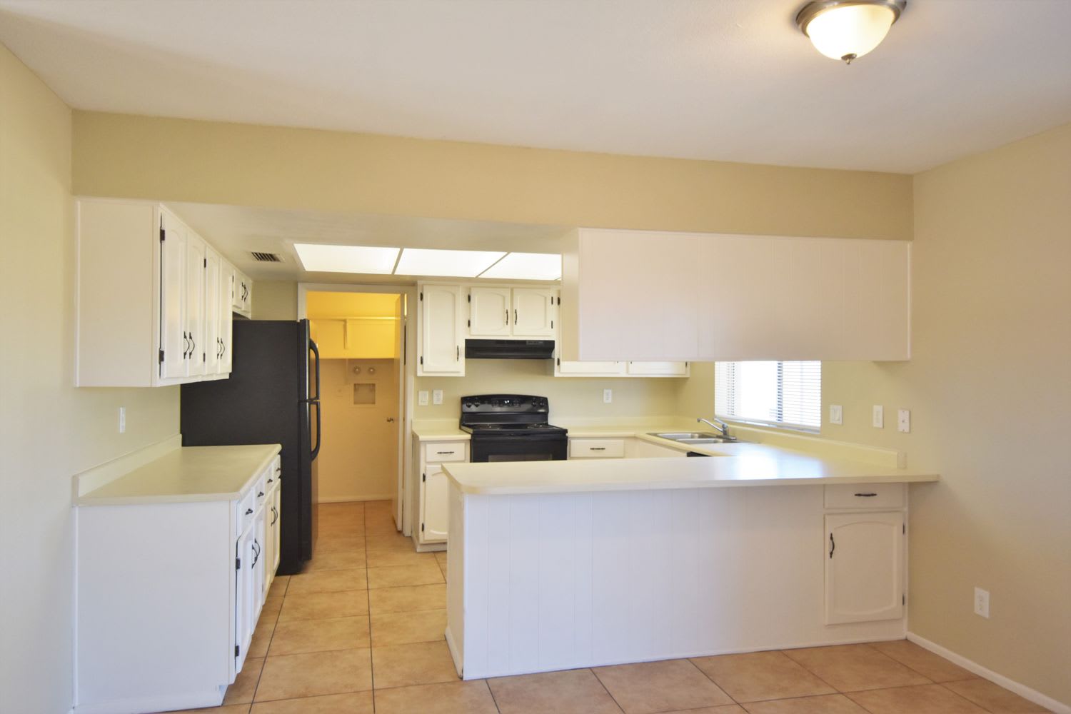 2220 W Oraibi Dr photo 4