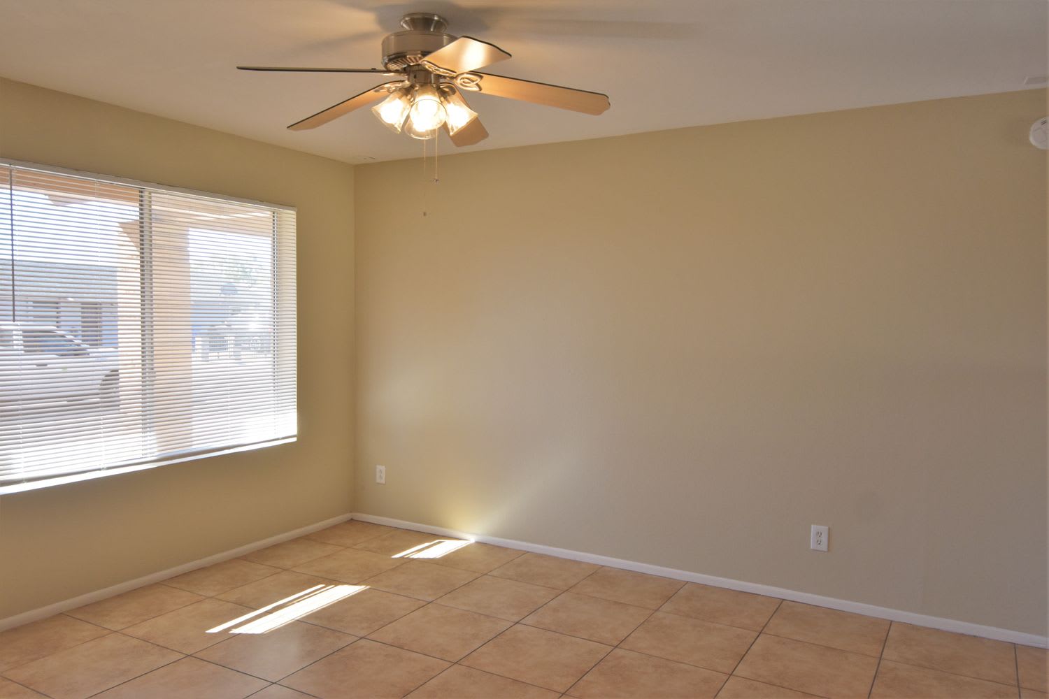 2220 W Oraibi Dr photo 2
