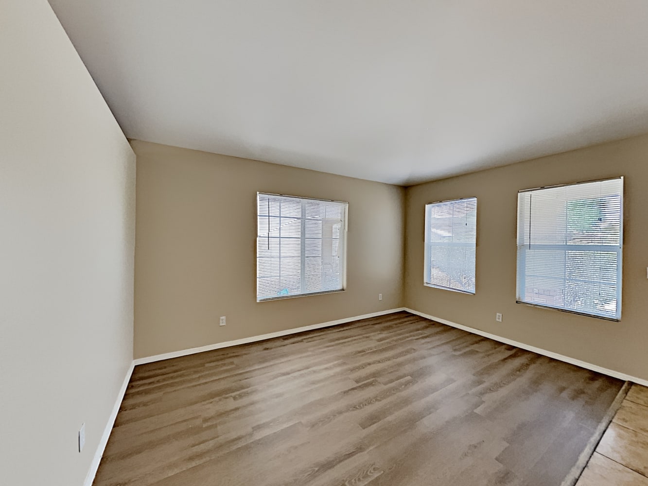 2841 W La Salle St photo 4