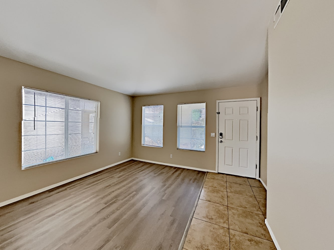 2841 W La Salle St photo 3