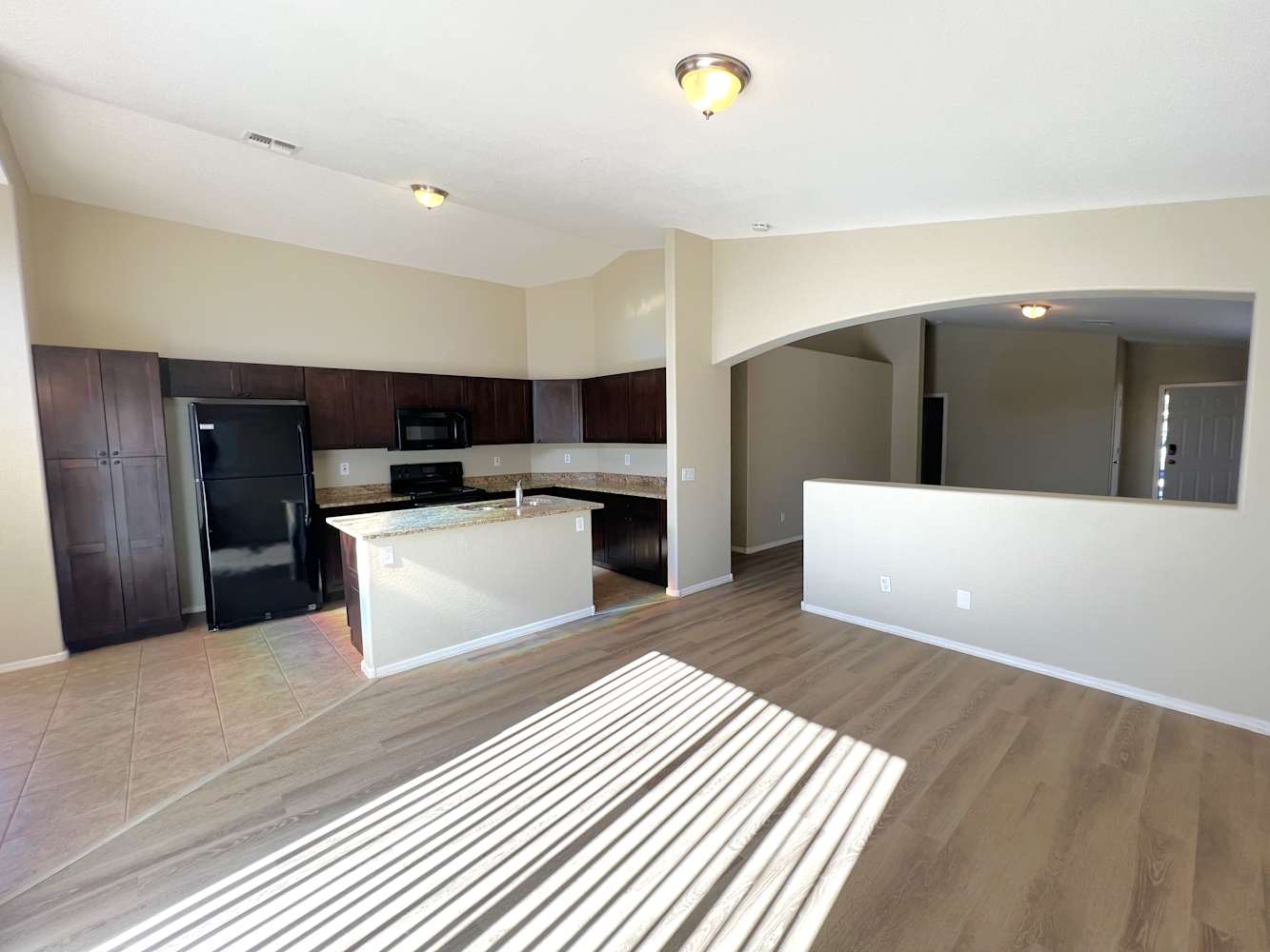 14879 W Ventura St photo 4