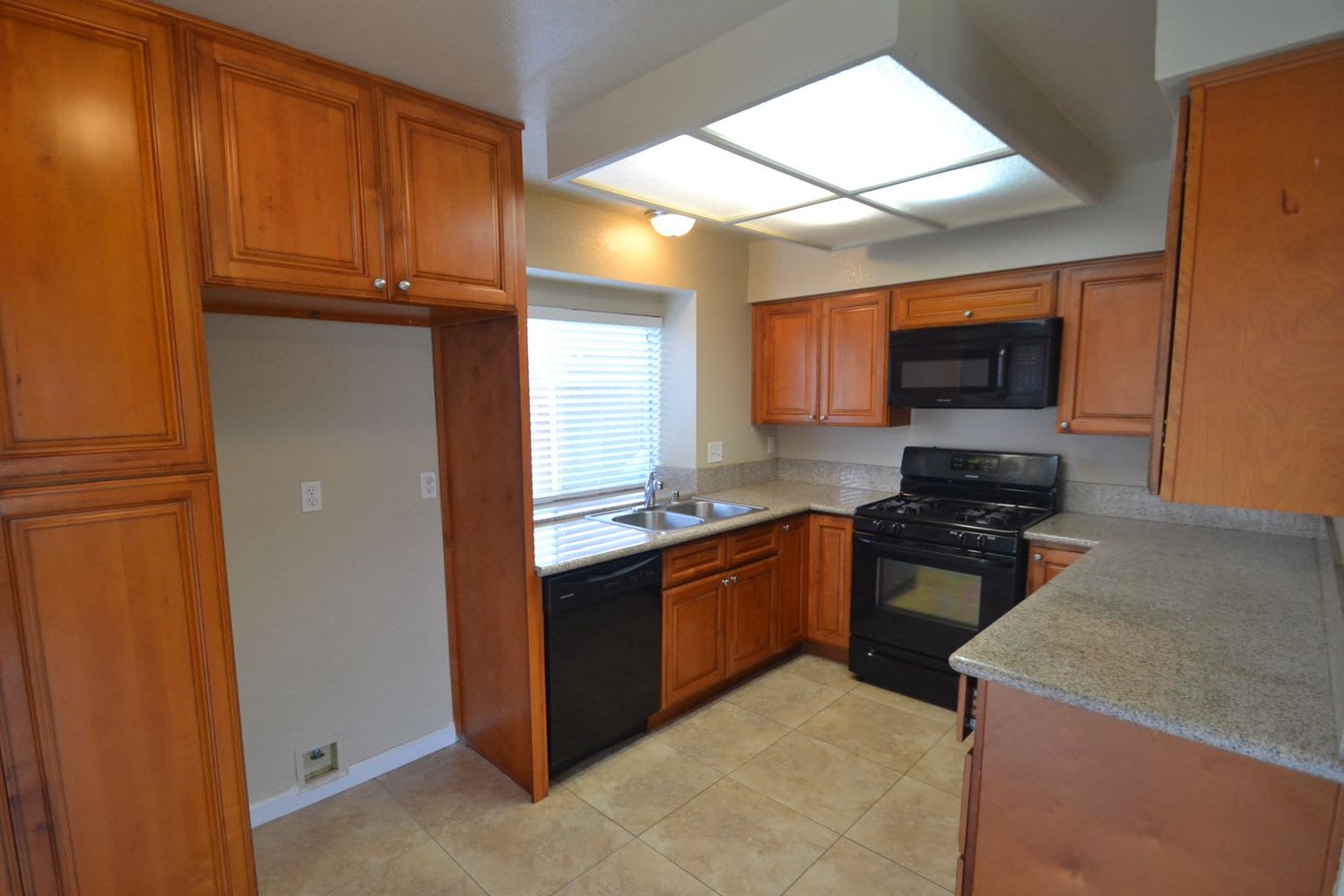 16371 Hazelwood Ct photo 5