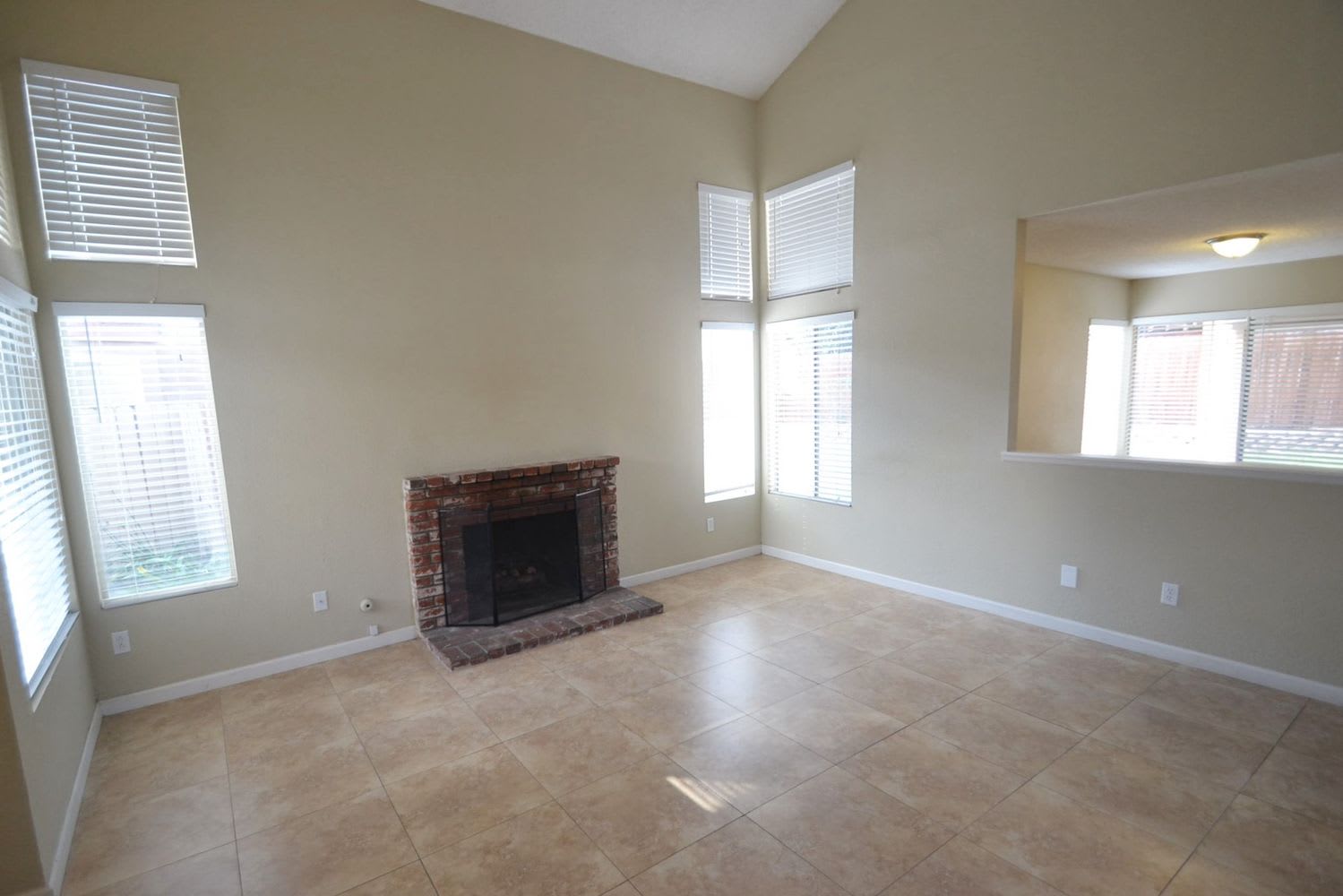 16371 Hazelwood Ct photo 4