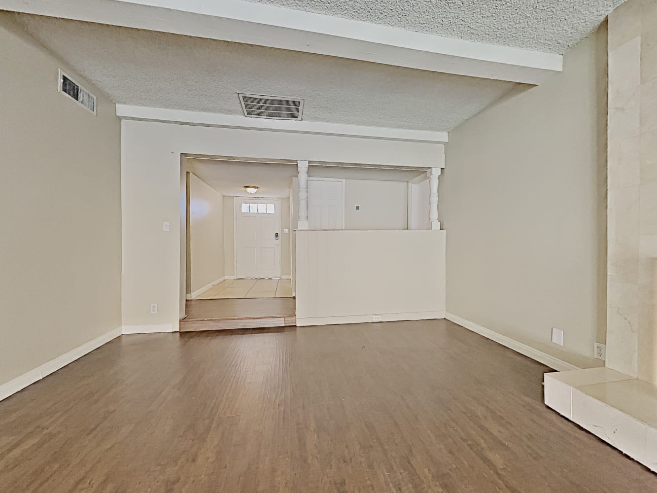 16745 Archwood St photo 3