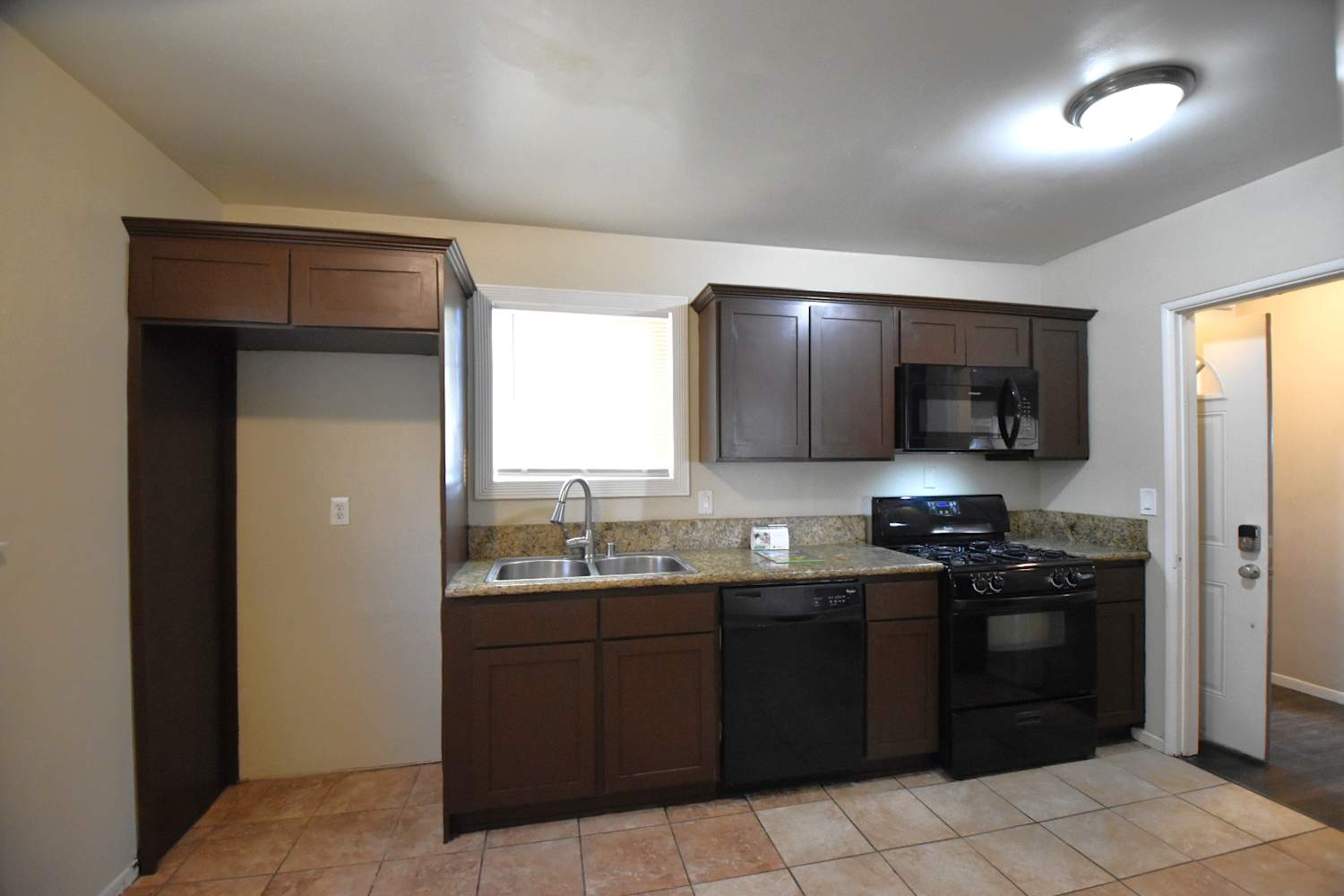 14249 Hoyt St photo 5
