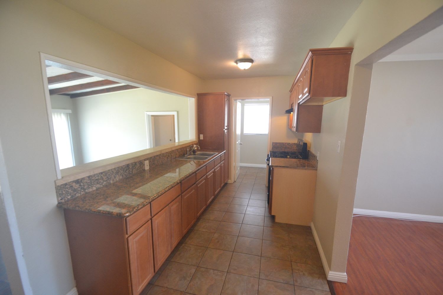 10307 Doty Ave photo 5
