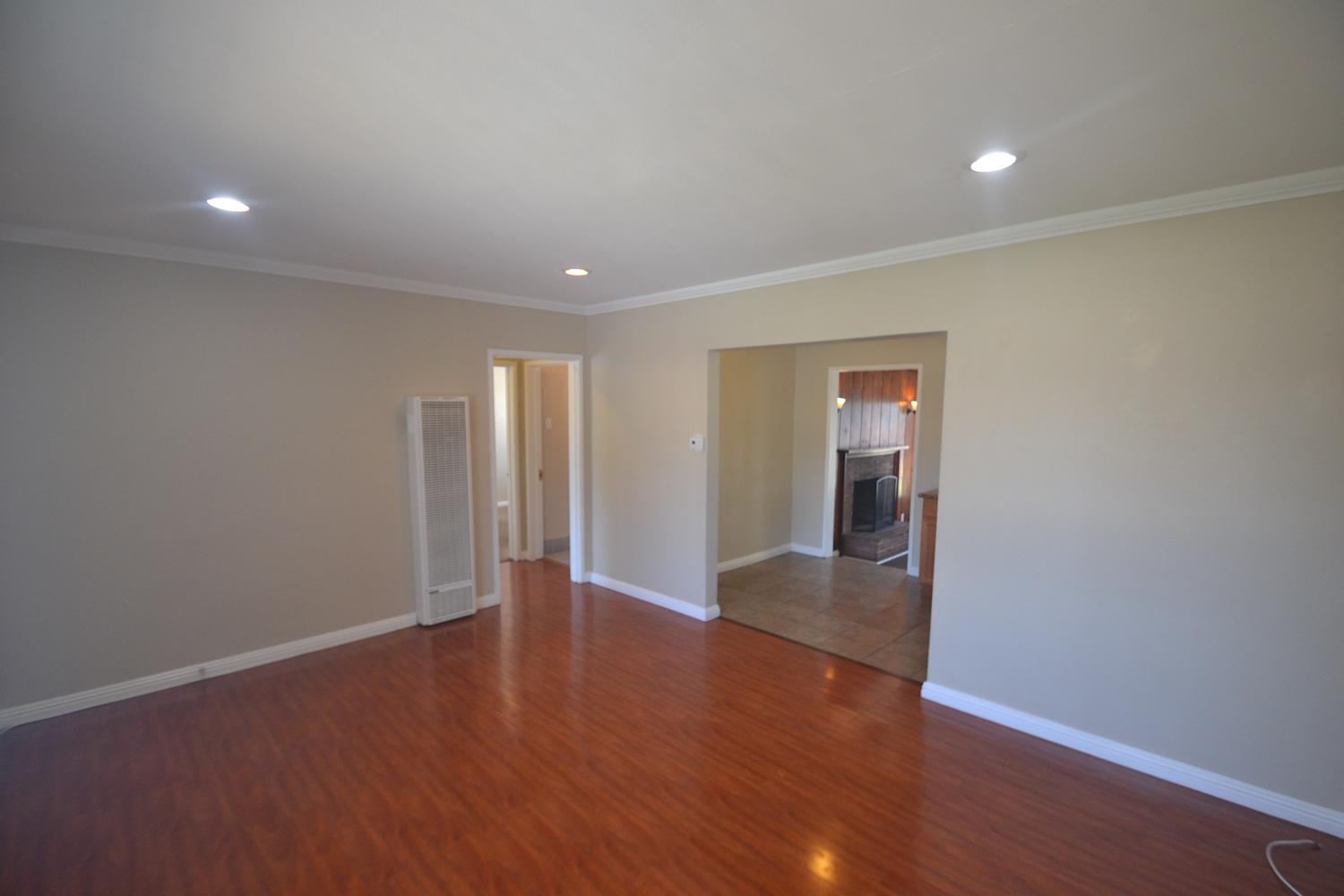 10307 Doty Ave photo 2