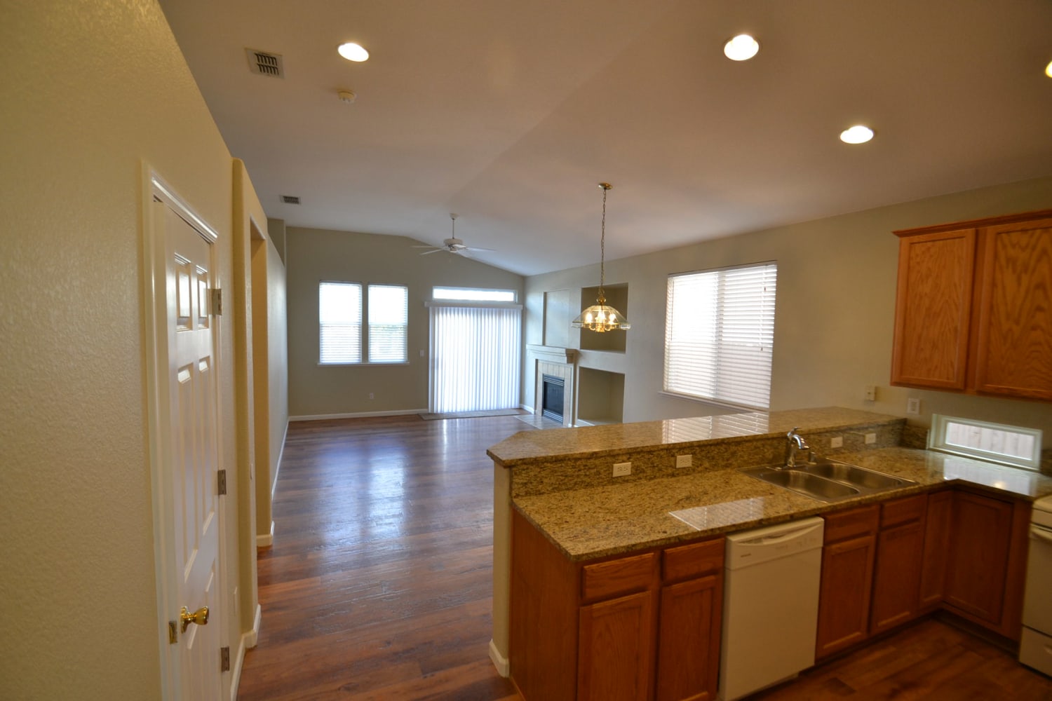 7479 Damascas Dr photo 3