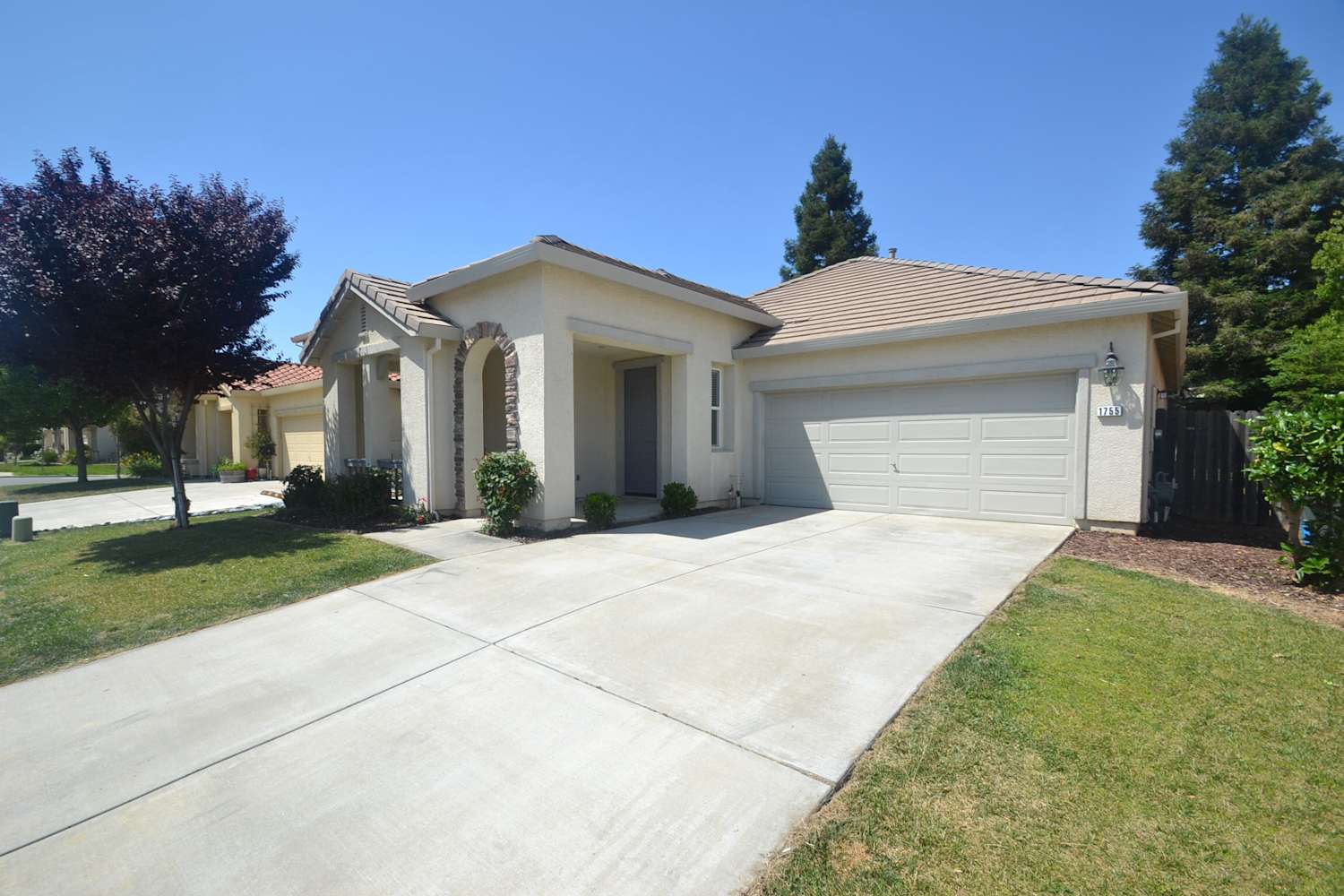 1755 Waterfall Dr photo 2
