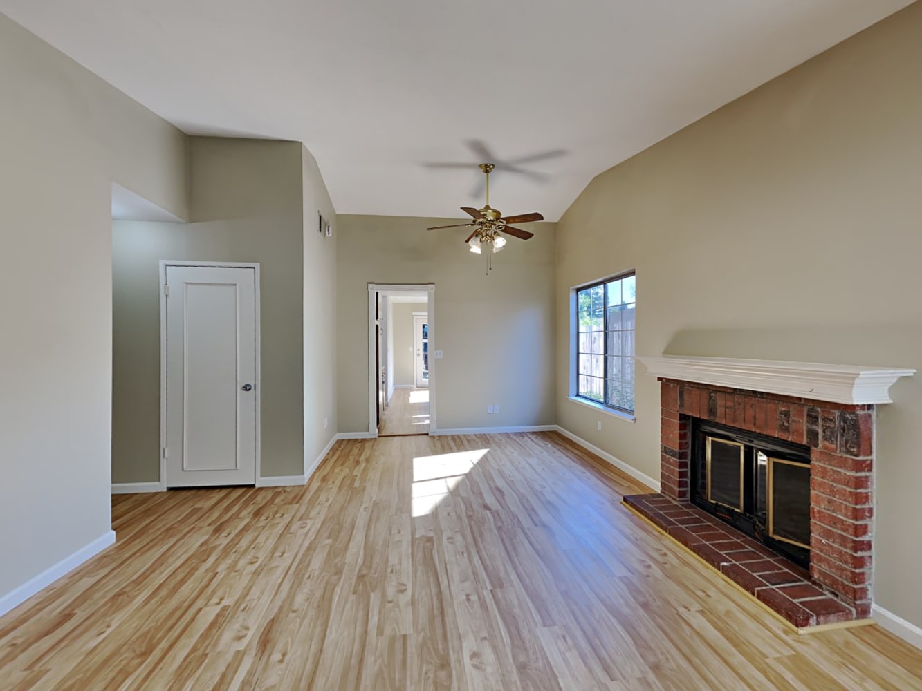137 Catalpa Ln photo 3