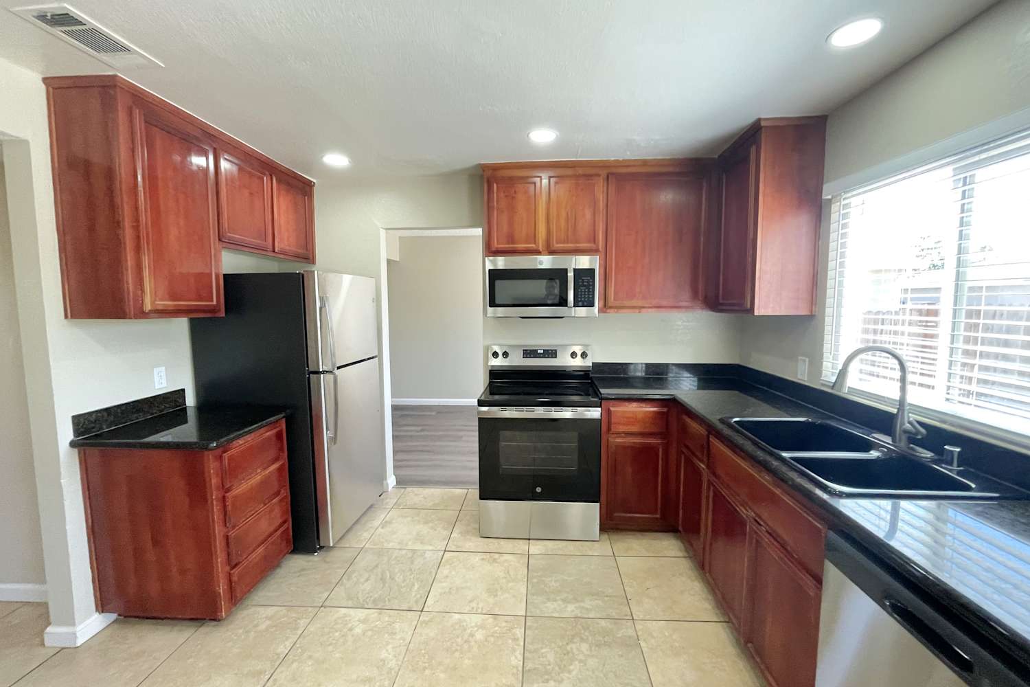 560 E Wigeon Way photo 5