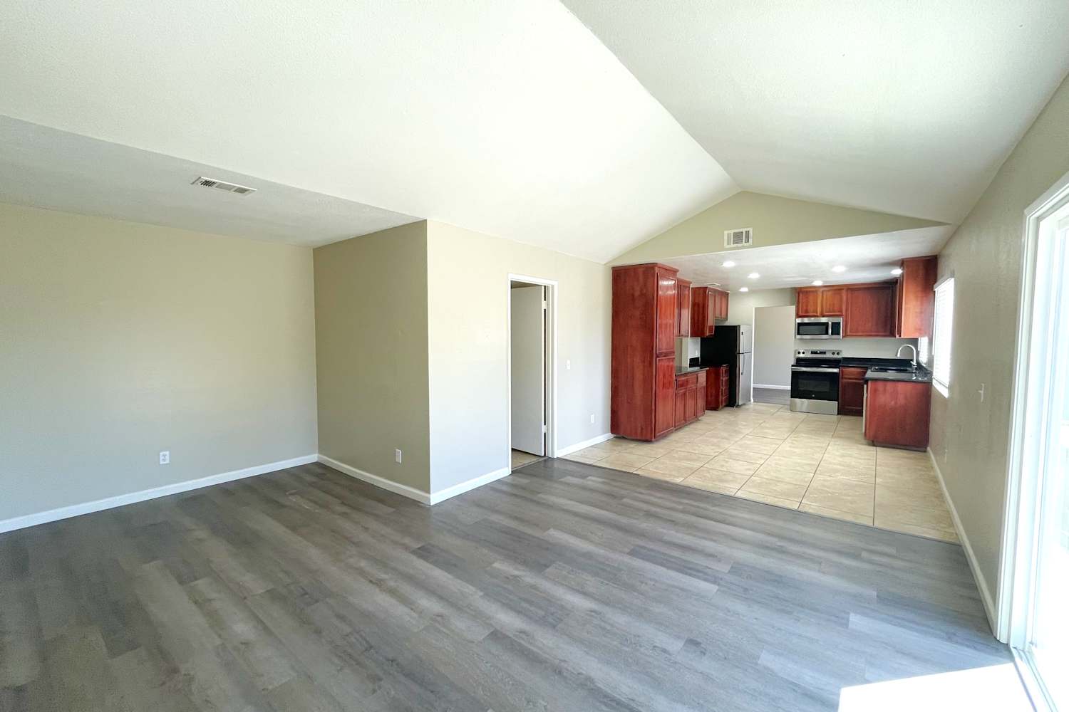 560 E Wigeon Way photo 4