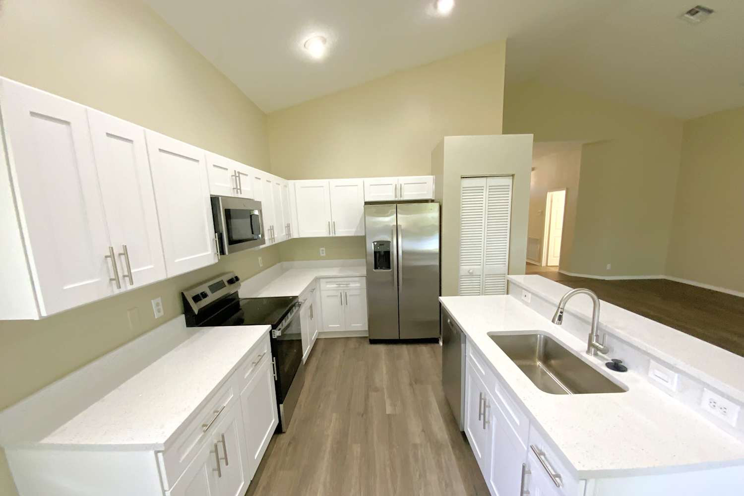 7774 Hoffy Cir photo 4