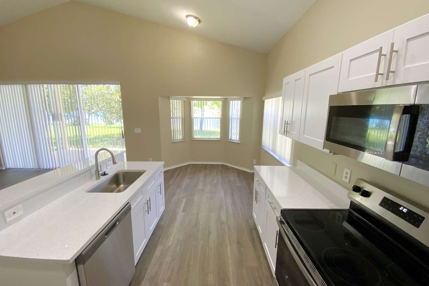 7774 Hoffy Cir photo 5