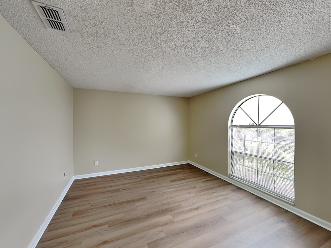 2751 Mint Dr photo 3