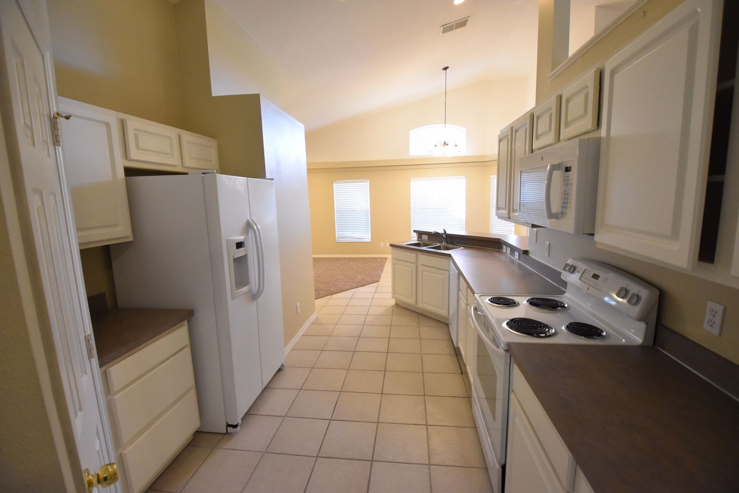 300 Balogh Pl photo 3